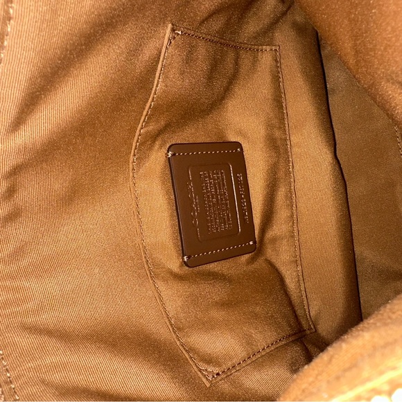 New Coach Tan Leather Shoulder Bag with Gold Hardware - Picture 12 of 15